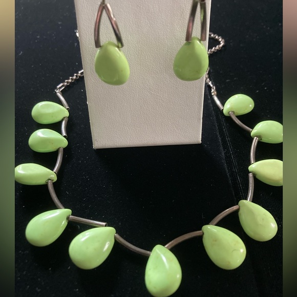 AppleGreen Gaspeite N&E set. 925 SSilver Tubes. Teardrop cut stones #11+2 stones - Picture 4 of 8